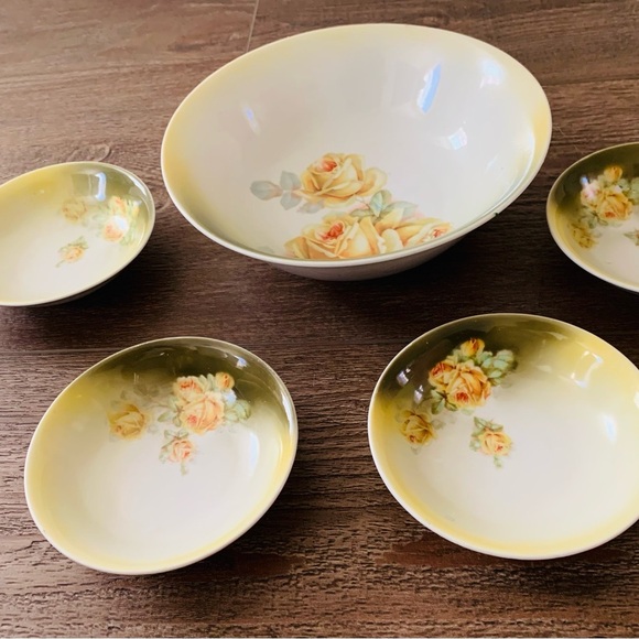 Vintage Germany Hand-Painted
Yellow Roses Serving Bowl - Picture 12 of 15